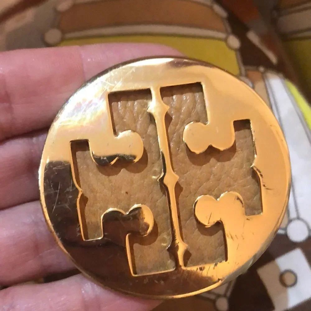 Tory Burch. Large gold hardware. Reva - Picture 3 of 6